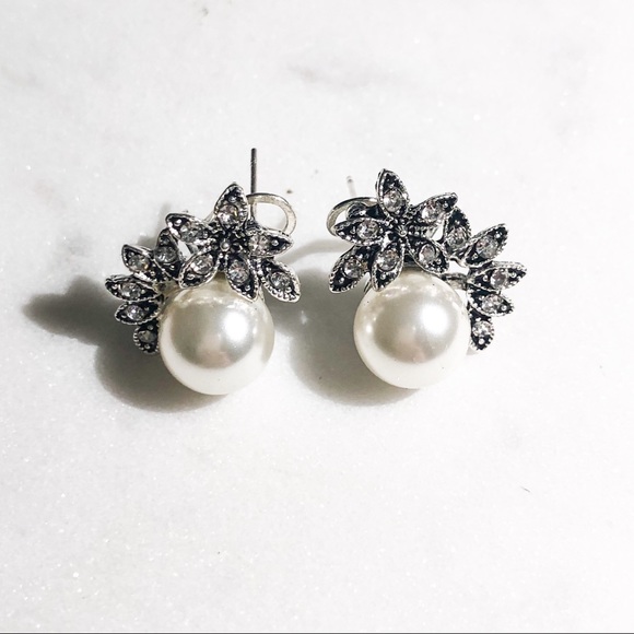 kate spade Jewelry - SPECIAL👑Vintage Style Rhinestones Pearl Earrings